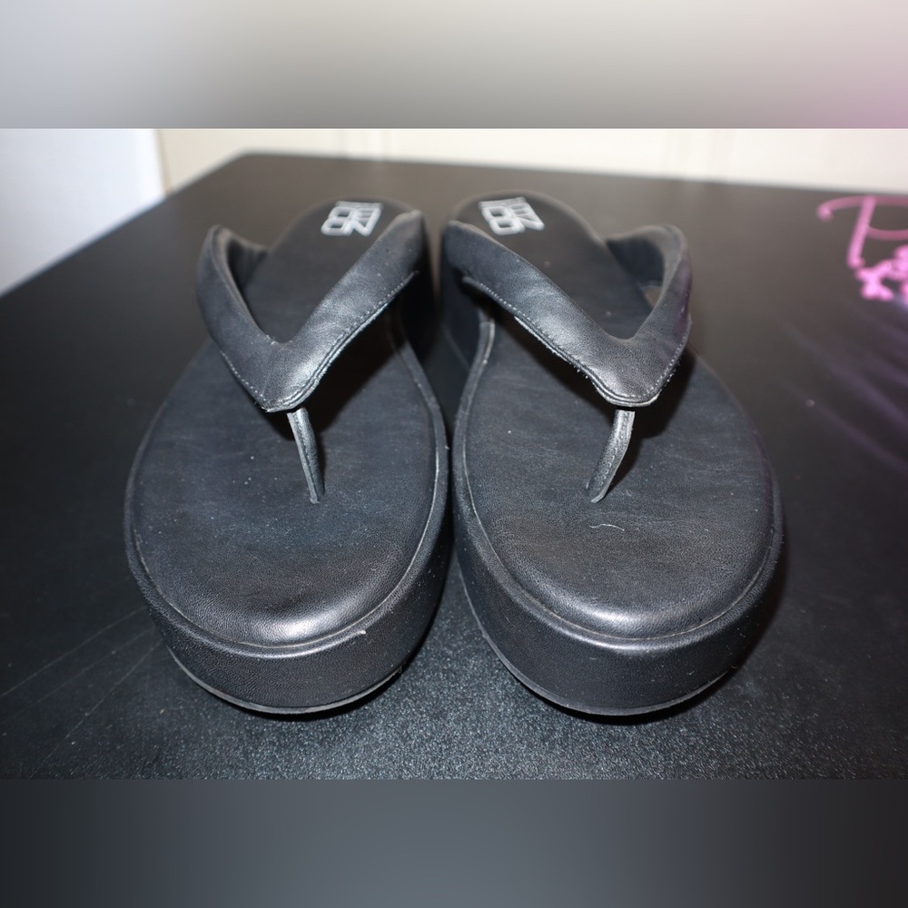 No Boundaries Women's Wedge Flip Flop Sandals SIZE 10